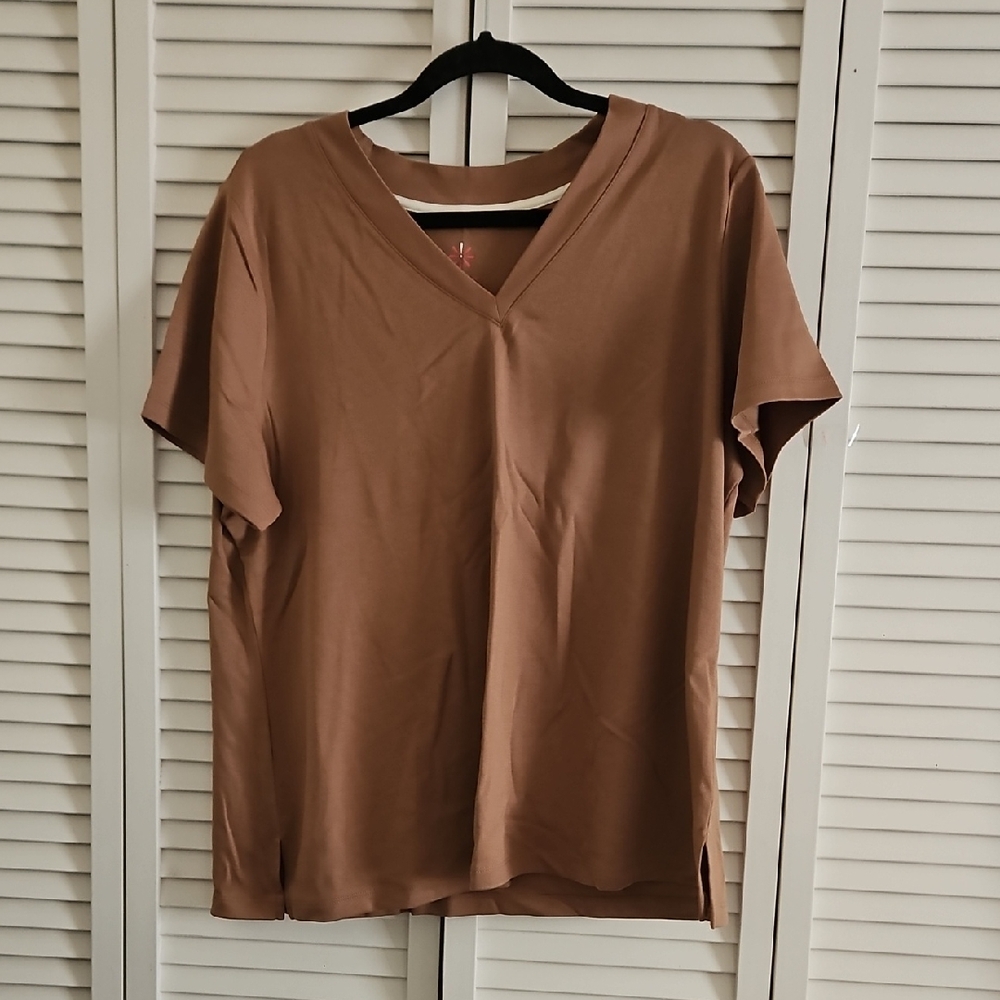 Isaac Mizrahi Brown T-shirt.